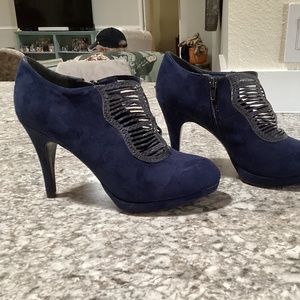 Blue faux suede shoe boot